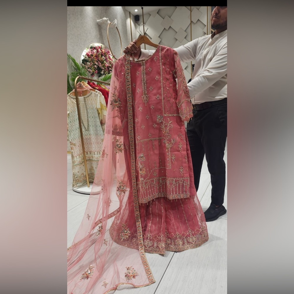 BEAUTIFL 3 PIECE pakistani dresss